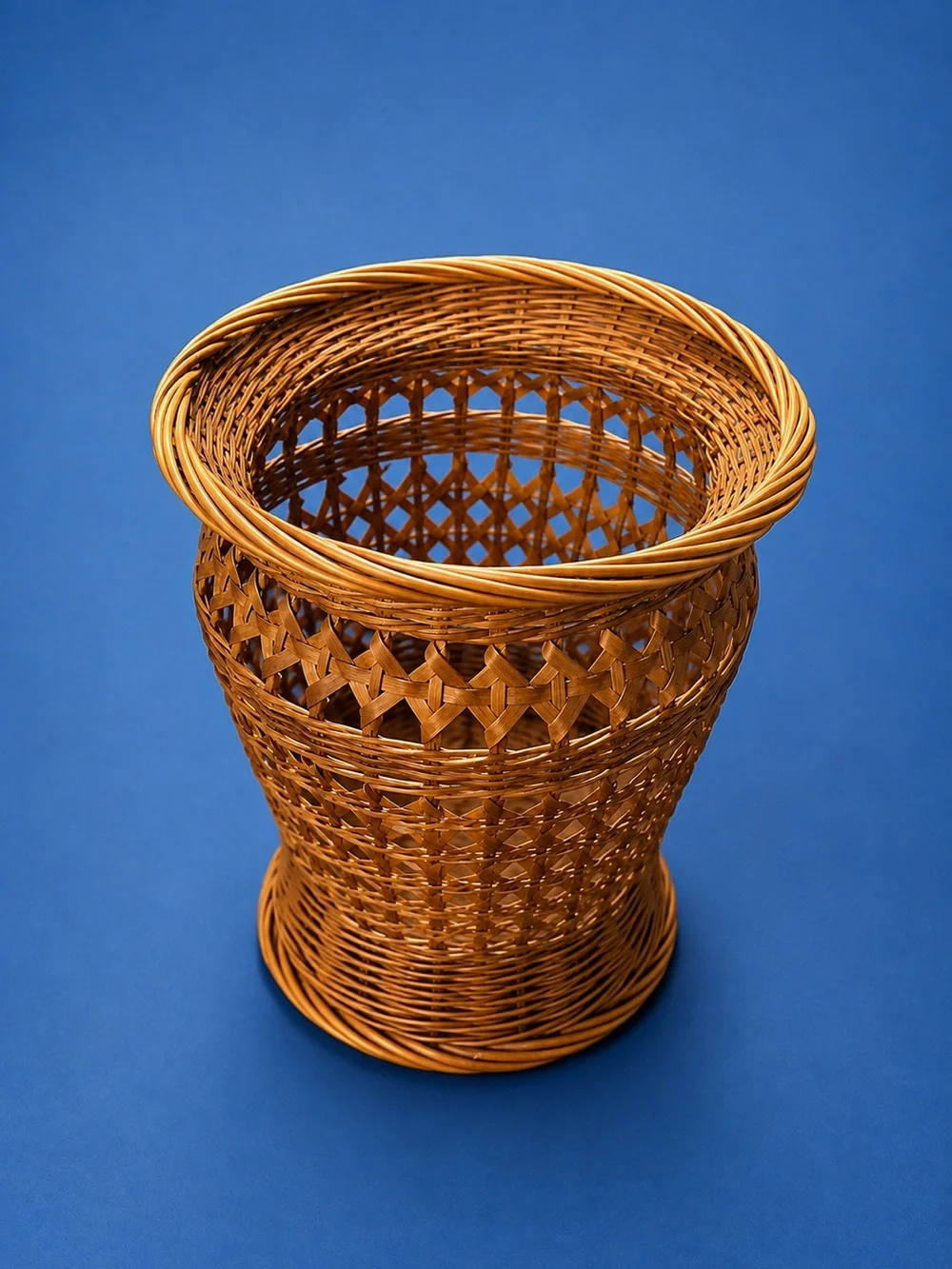 Vintage Woven Wicker Basket – Open Lattice Boho Cottage Decor